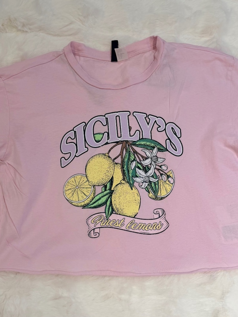 Super cute pink Sicily lemon graphic crop top from H&M 🍋💗 Perfect for a trendy